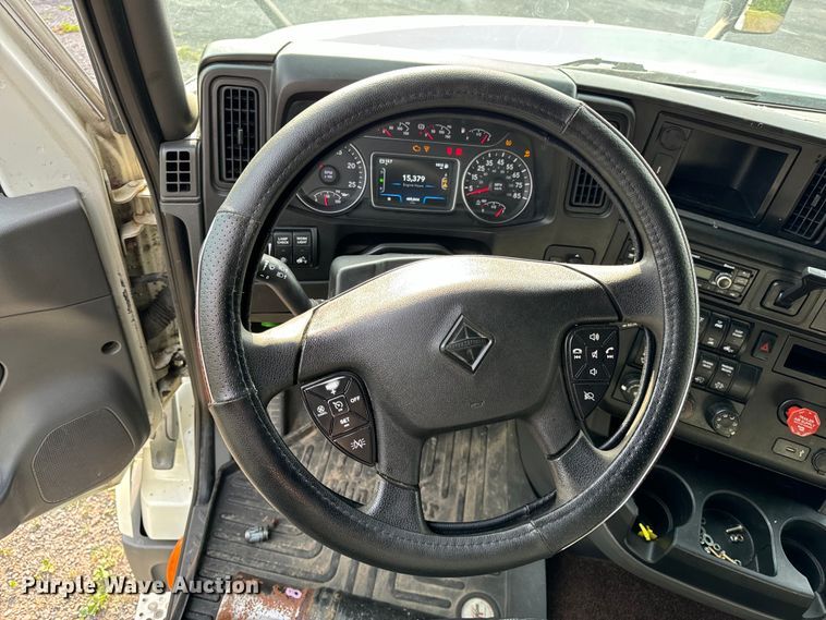 image for item DS5580 2019 International  LT625 semi truck