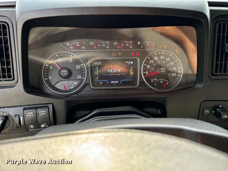 image for item DS5580 2019 International  LT625 semi truck