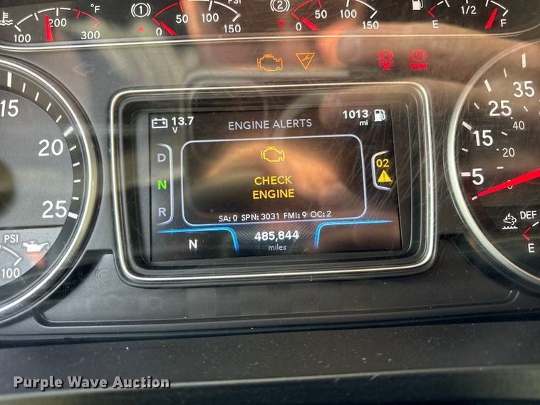 image for item DS5580 2019 International  LT625 semi truck