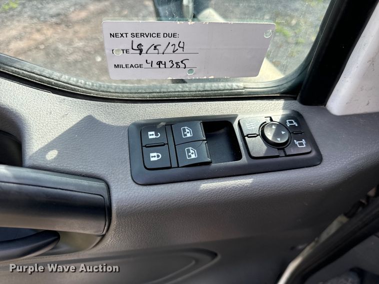 image for item DS5580 2019 International  LT625 semi truck