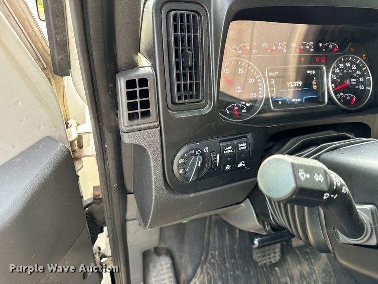 image for item DS5580 2019 International  LT625 semi truck