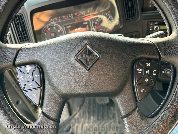 image for item DS5580 2019 International  LT625 semi truck