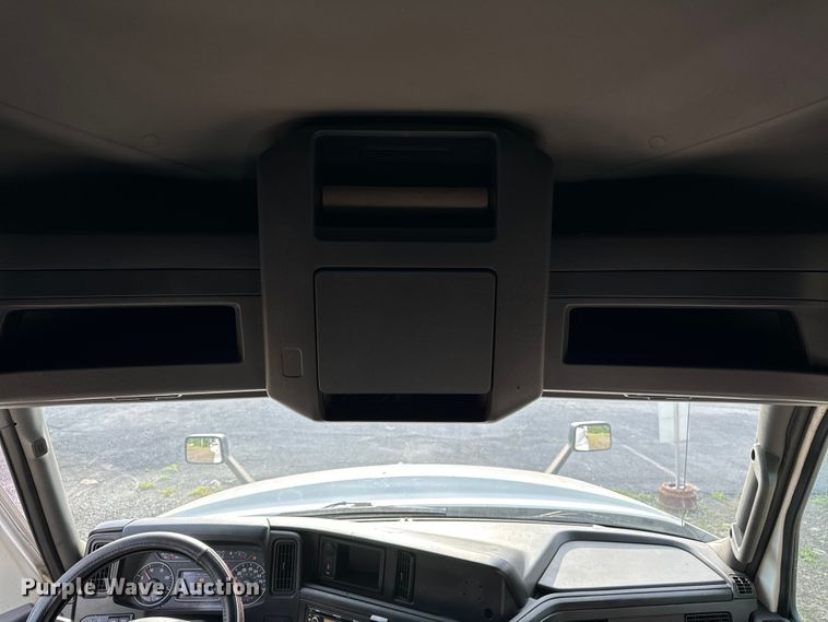 image for item DS5580 2019 International  LT625 semi truck