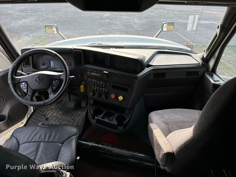 image for item DS5580 2019 International  LT625 semi truck