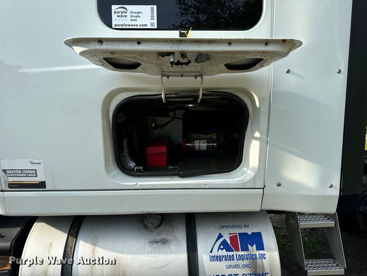 image for item DS5580 2019 International  LT625 semi truck