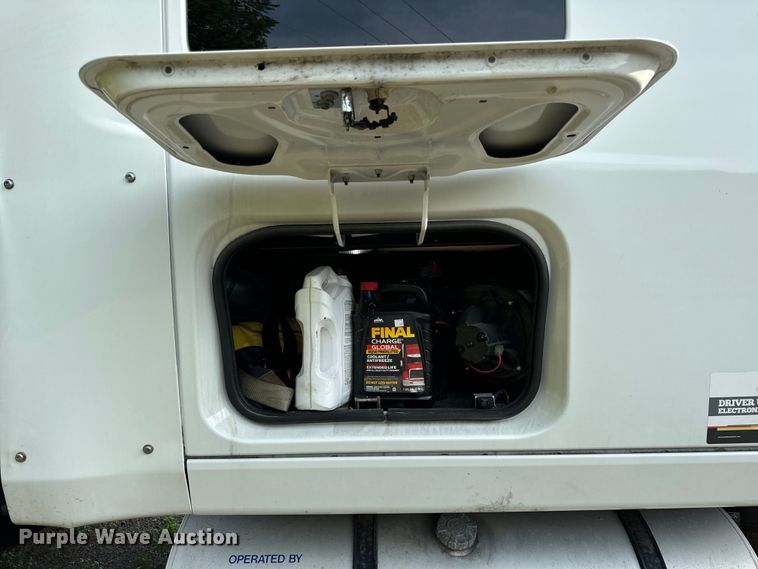 image for item DS5580 2019 International  LT625 semi truck