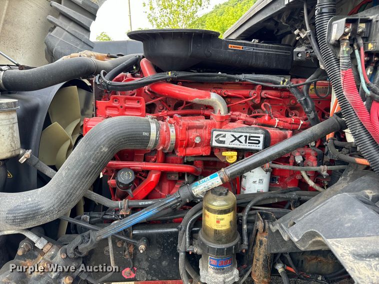 image for item DS5580 2019 International  LT625 semi truck