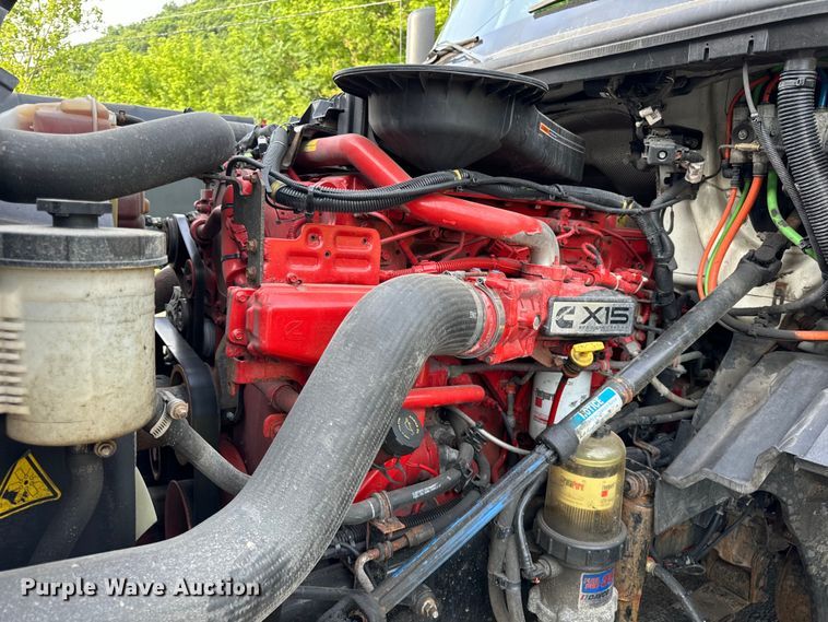 image for item DS5580 2019 International  LT625 semi truck