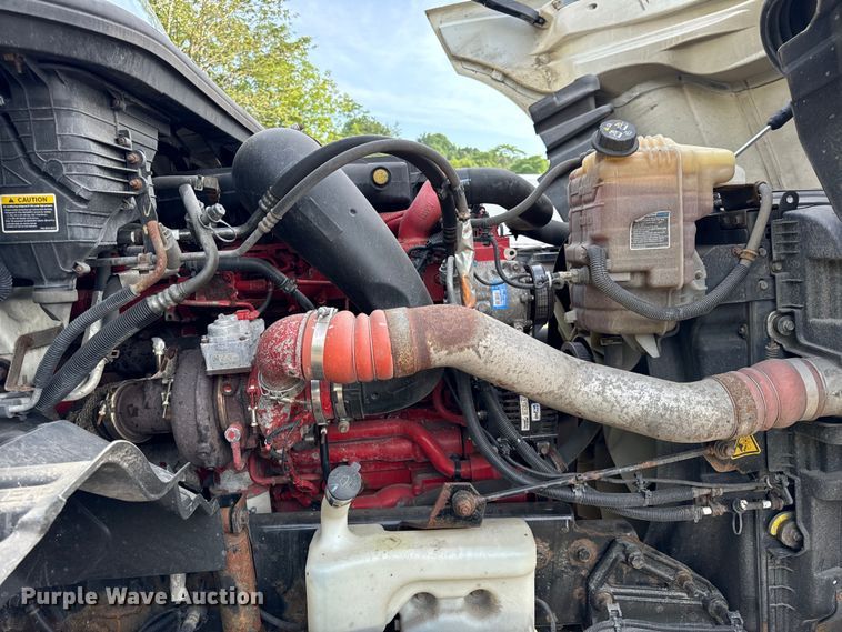 image for item DS5580 2019 International  LT625 semi truck