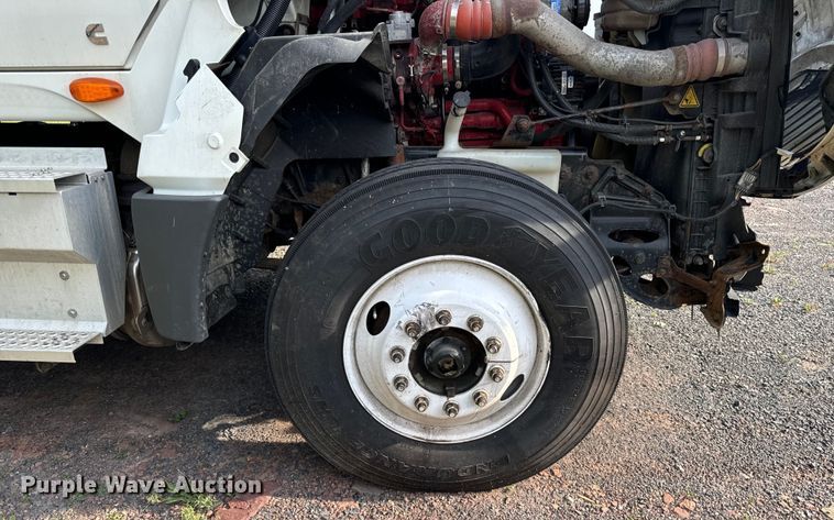 image for item DS5580 2019 International  LT625 semi truck