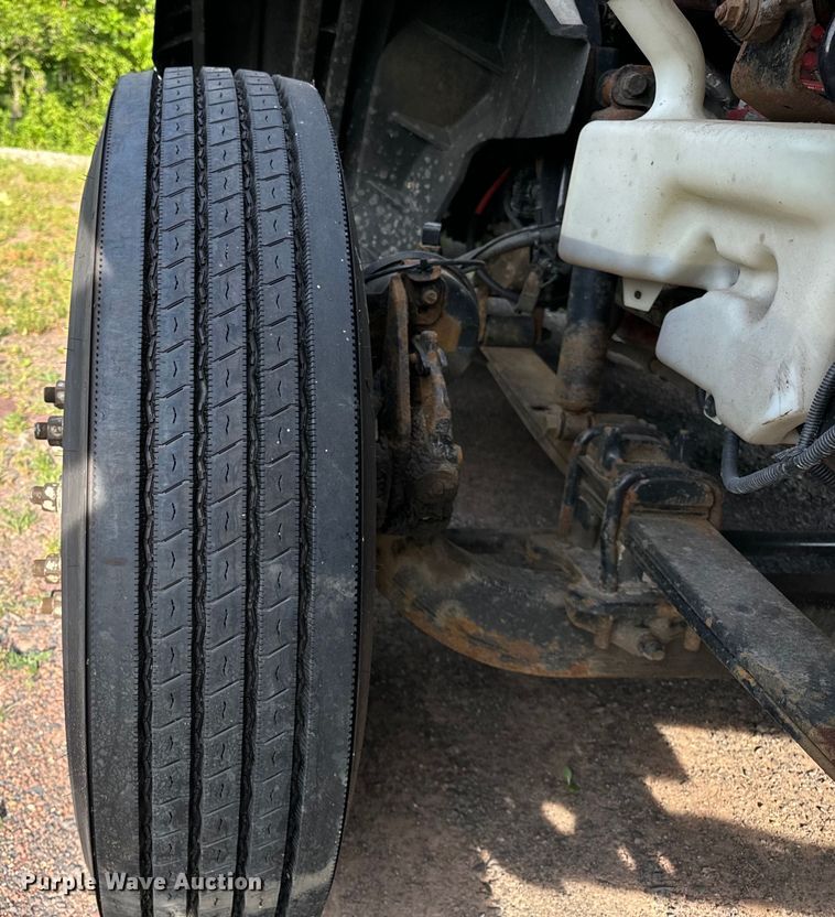 image for item DS5580 2019 International  LT625 semi truck