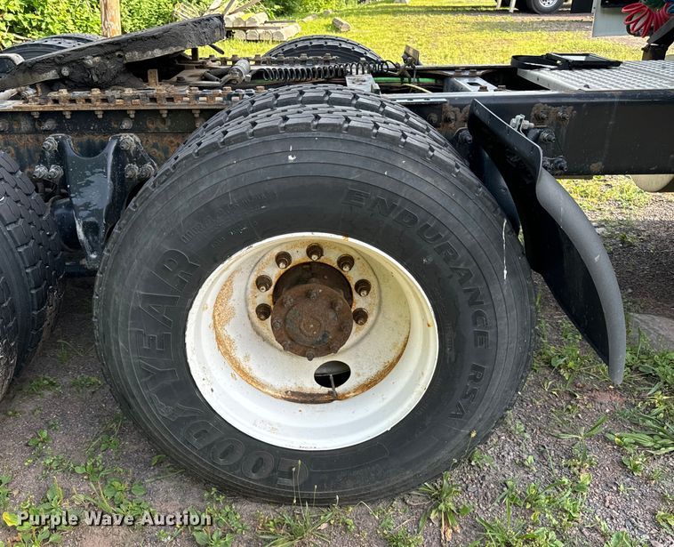 image for item DS5580 2019 International  LT625 semi truck