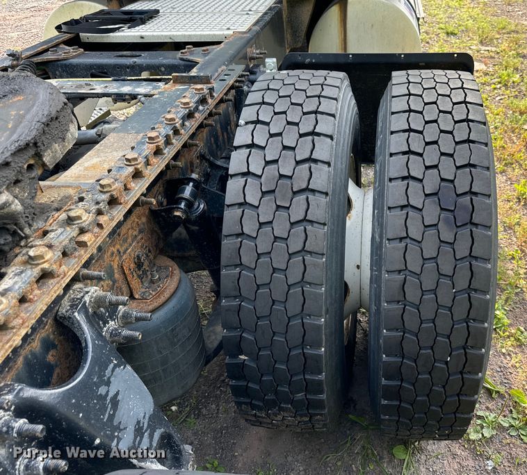 image for item DS5580 2019 International  LT625 semi truck