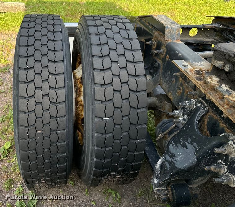 image for item DS5580 2019 International  LT625 semi truck