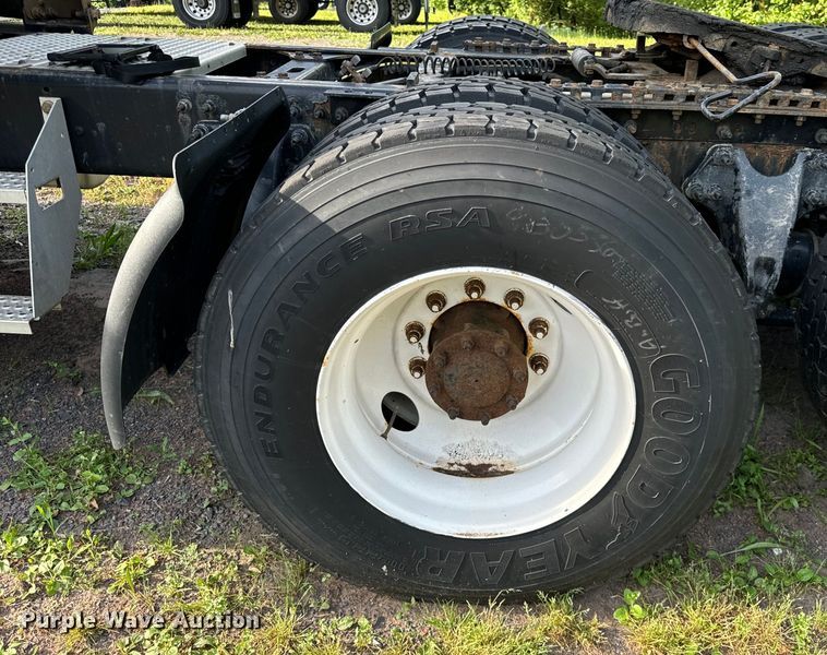 image for item DS5580 2019 International  LT625 semi truck