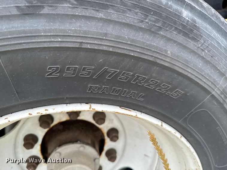 image for item DX0675 2015 Utility flatbed trailer