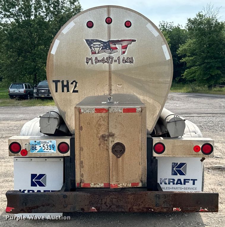 image for item DX0676 1993 Walker Stainless tank trailer