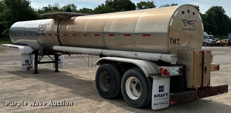 image for item DX0676 1993 Walker Stainless tank trailer