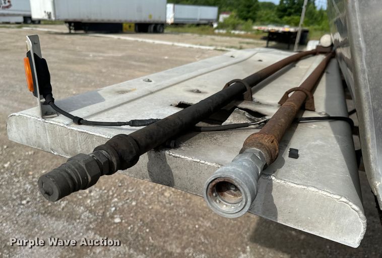 image for item DX0676 1993 Walker Stainless tank trailer