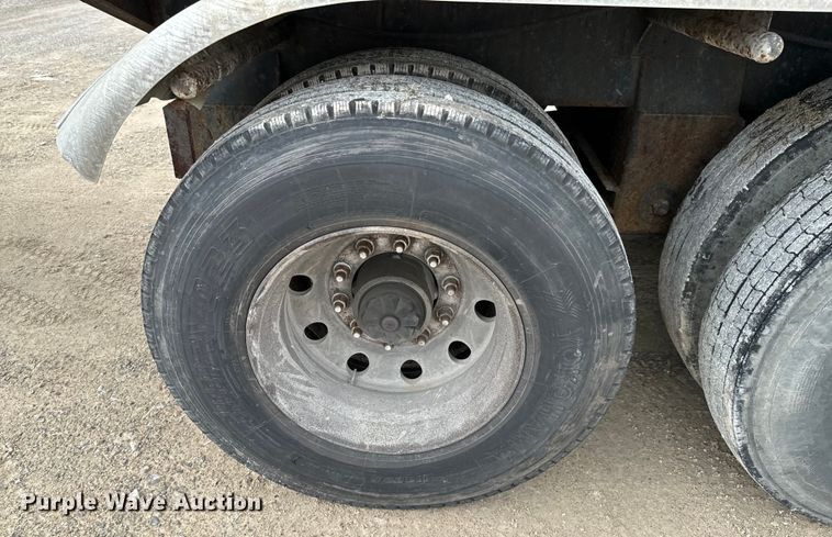 image for item DX0676 1993 Walker Stainless tank trailer