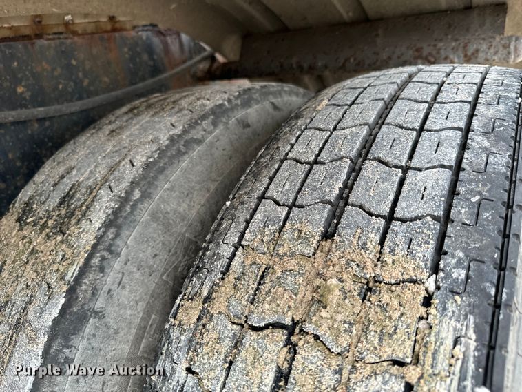 image for item DX0676 1993 Walker Stainless tank trailer