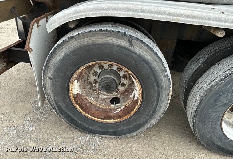 image for item DX0676 1993 Walker Stainless tank trailer