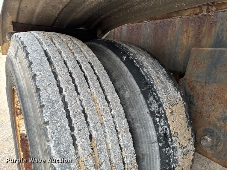 image for item DX0676 1993 Walker Stainless tank trailer