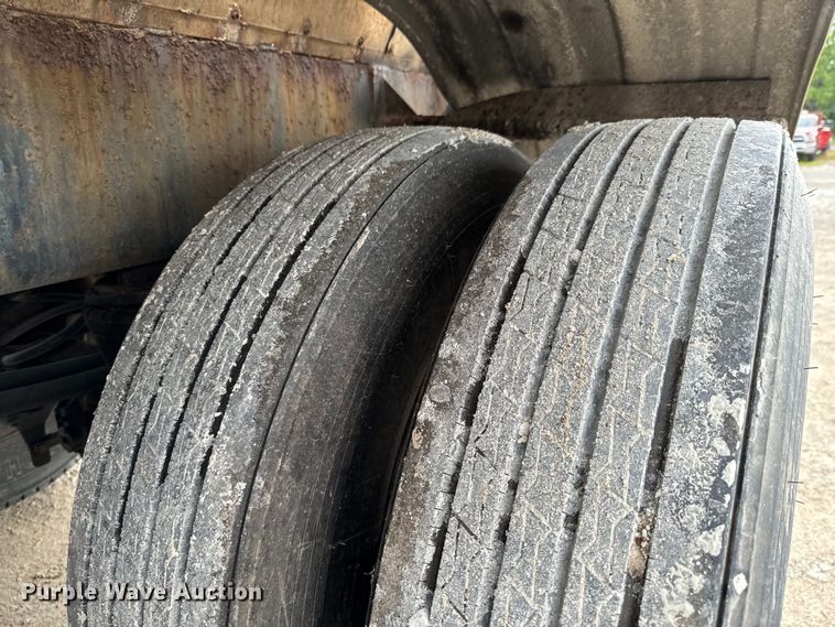 image for item DX0676 1993 Walker Stainless tank trailer