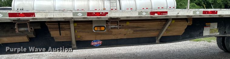 image for item DX0681 2015 Utility flatbed trailer