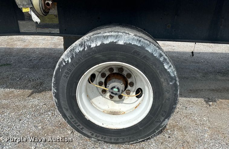 image for item DX0682 2014 Utility flatbed trailer