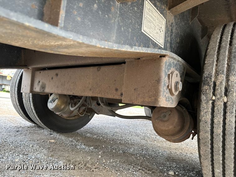 image for item DX0683 2006 Transcraft DTL-2100 drop deck trailer