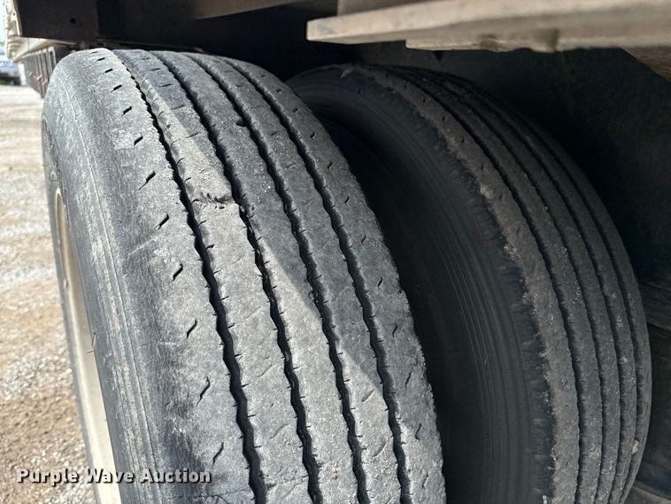 image for item DX0683 2006 Transcraft DTL-2100 drop deck trailer