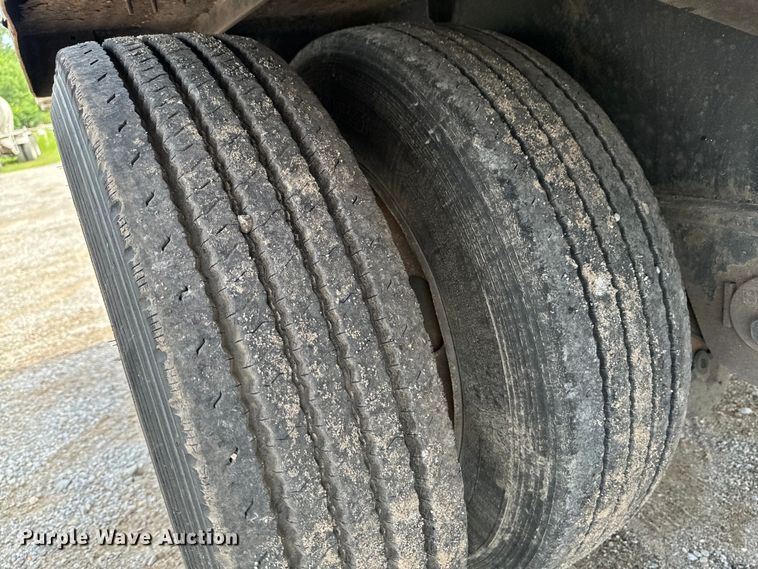 image for item DX0683 2006 Transcraft DTL-2100 drop deck trailer