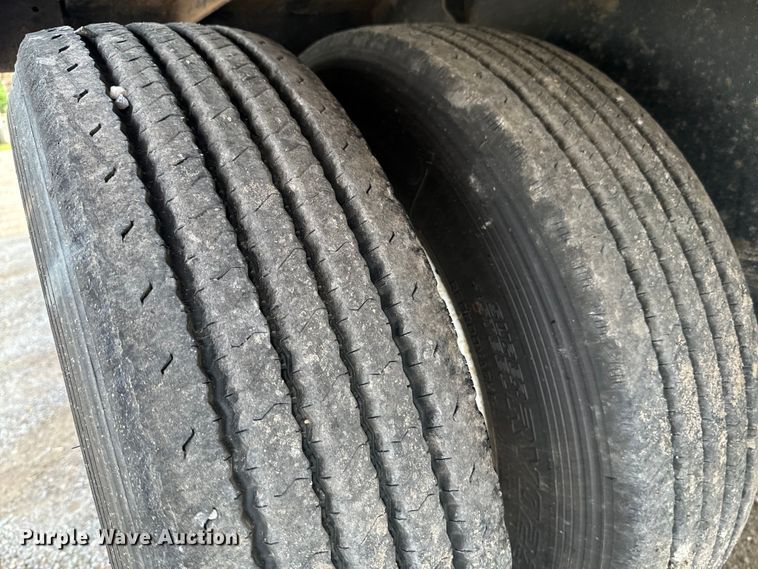 image for item DX0683 2006 Transcraft DTL-2100 drop deck trailer