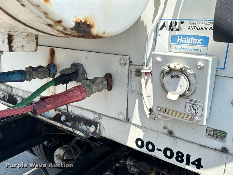 image for item DX0752 2000 Hackney & Sons refrigerated van trailer