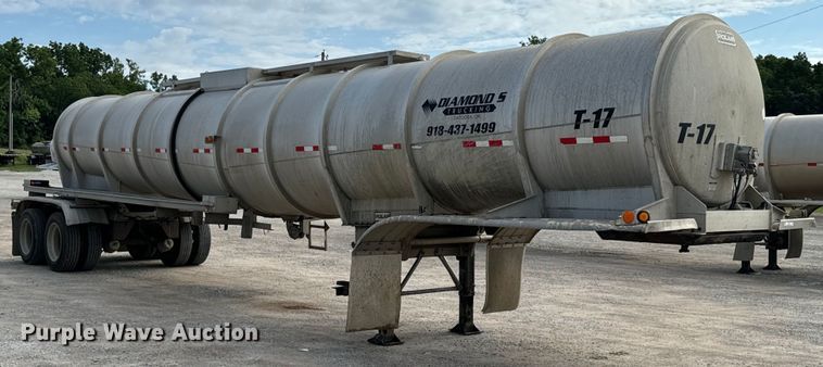 image for item DX0796 2013 Polar tank trailer