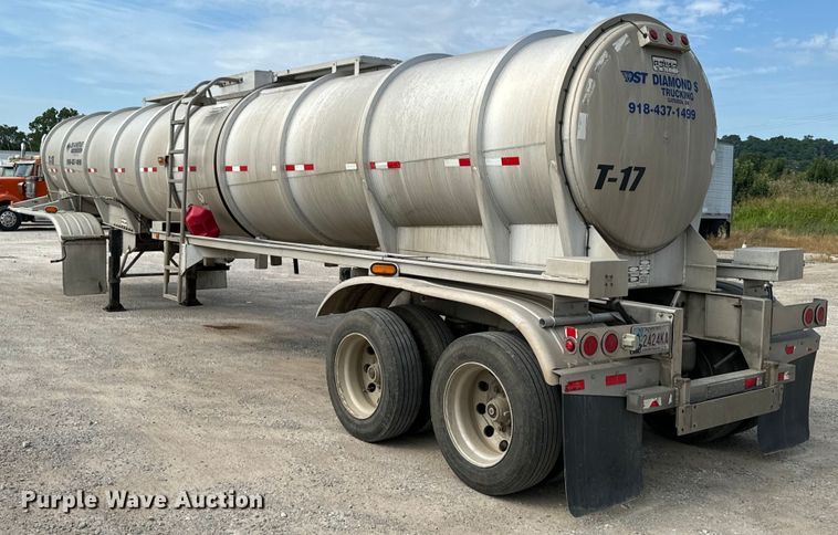 image for item DX0796 2013 Polar tank trailer