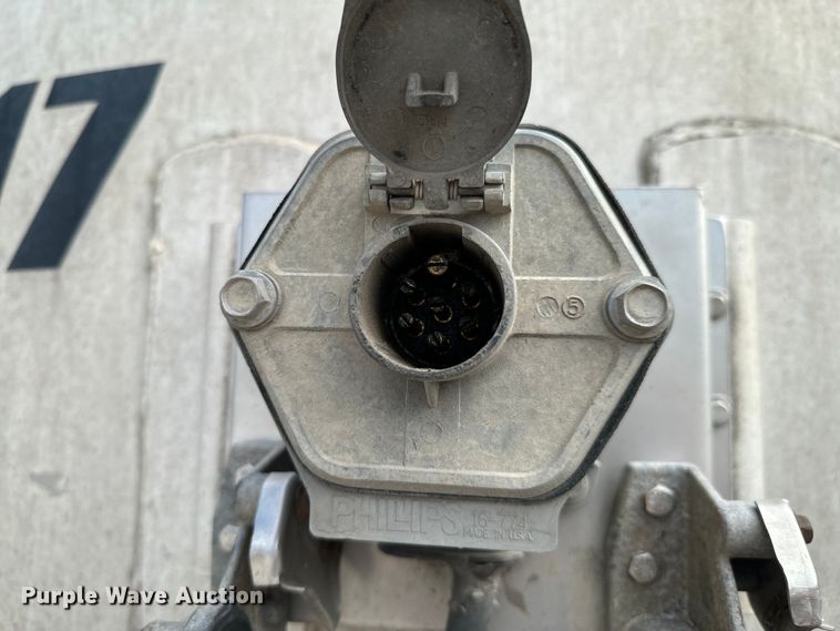 image for item DX0796 2013 Polar tank trailer