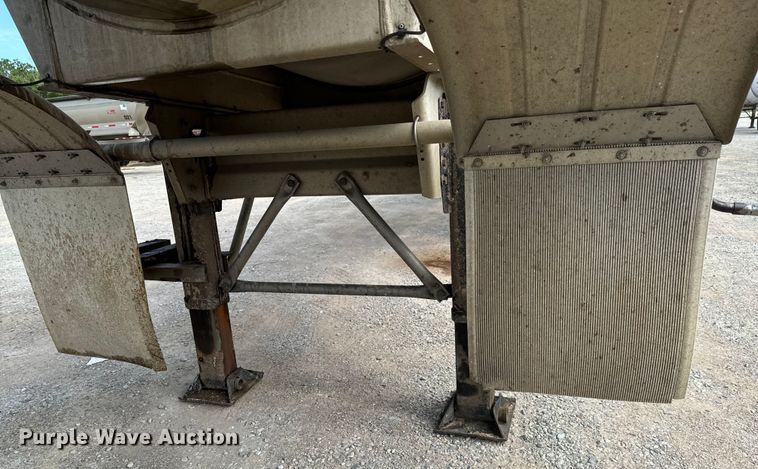 image for item DX0796 2013 Polar tank trailer