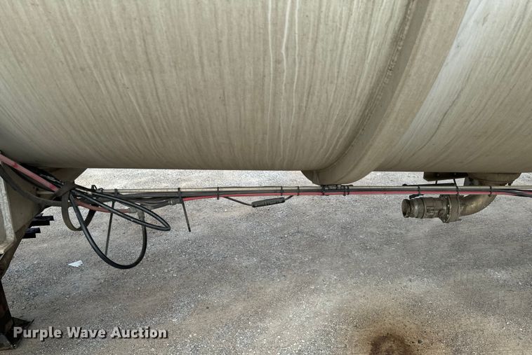 image for item DX0796 2013 Polar tank trailer