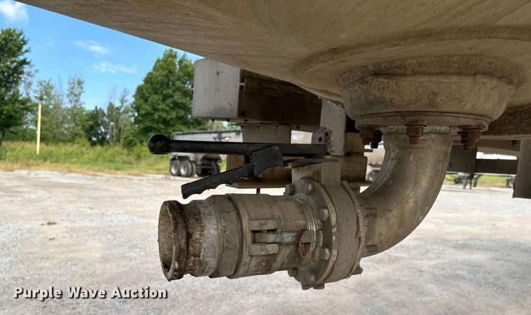 image for item DX0796 2013 Polar tank trailer