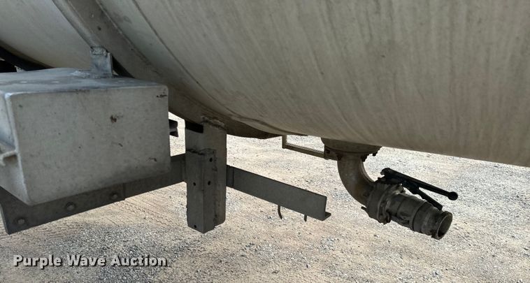 image for item DX0796 2013 Polar tank trailer