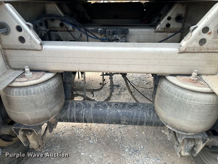 image for item DX0796 2013 Polar tank trailer