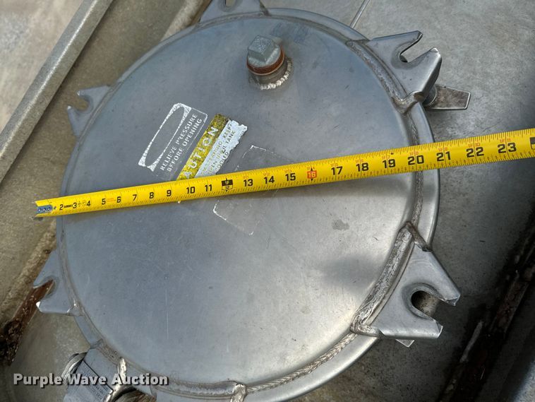 image for item DX0796 2013 Polar tank trailer