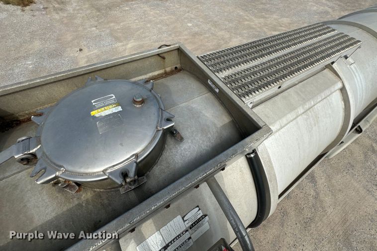 image for item DX0796 2013 Polar tank trailer