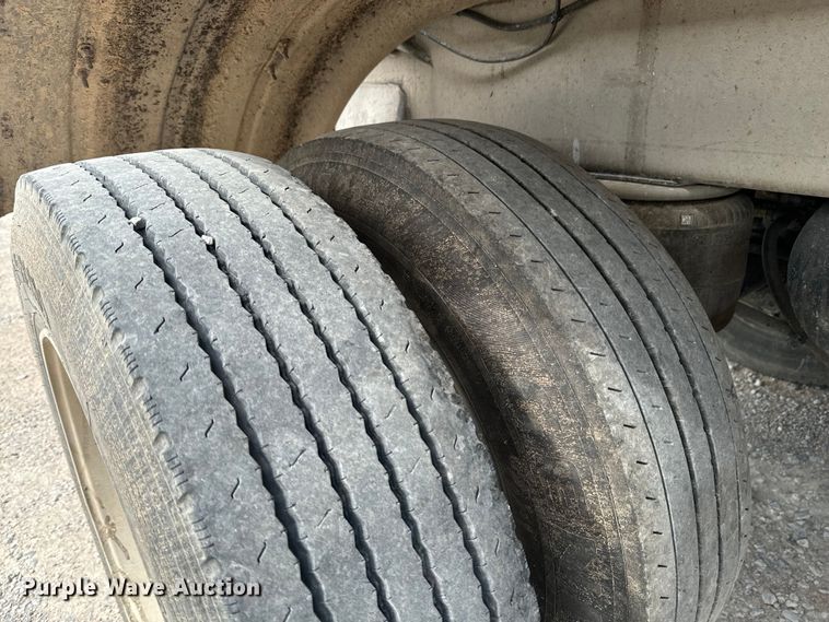 image for item DX0796 2013 Polar tank trailer