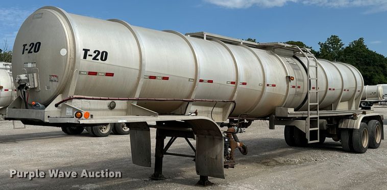 image for item DX0797 2016 Polar tank trailer