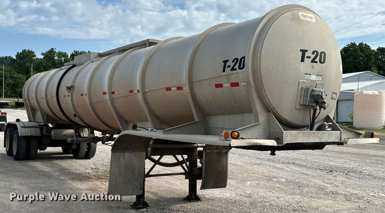 image for item DX0797 2016 Polar tank trailer