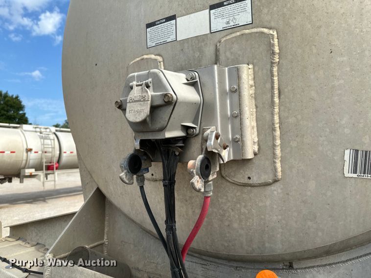 image for item DX0797 2016 Polar tank trailer