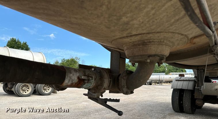 image for item DX0797 2016 Polar tank trailer